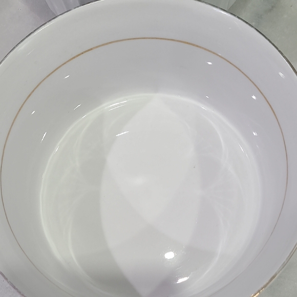 Elegant White Ceramic Baking Bowls - Picture 3 of 9
